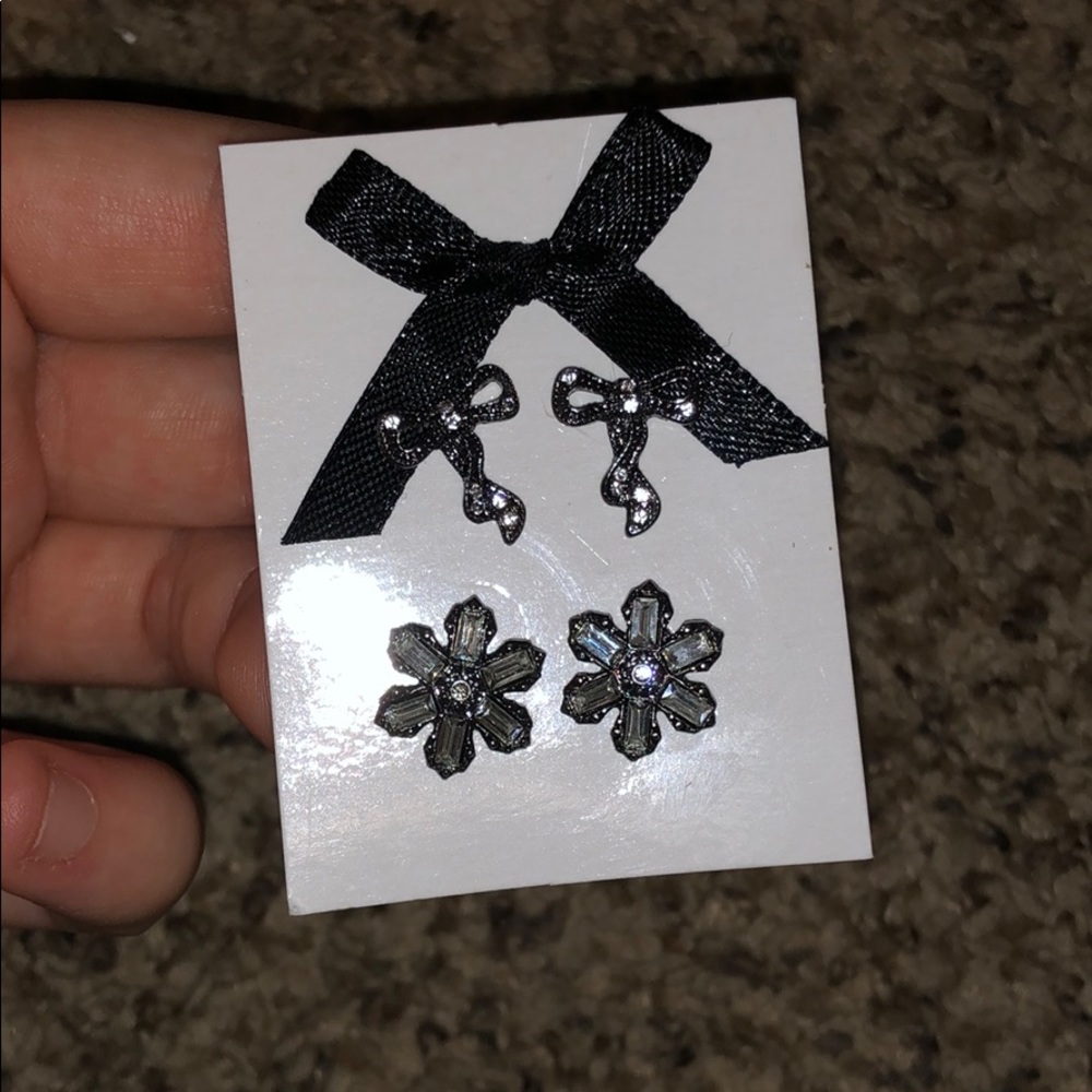 very cute earrings!
